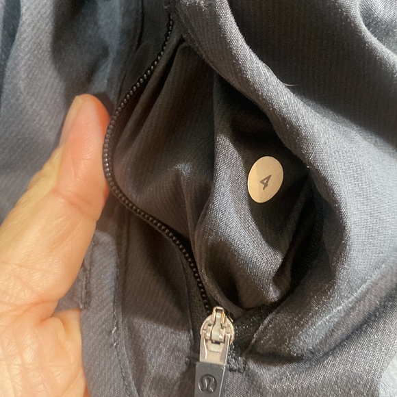 lululemon track that workout shorts, size 4 - Picture 3 of 8